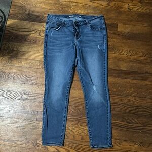 12 Short Old Navy Rockstar Jeans